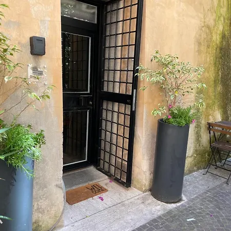 Apartment The Burgundy Nest Campo De' Fiori